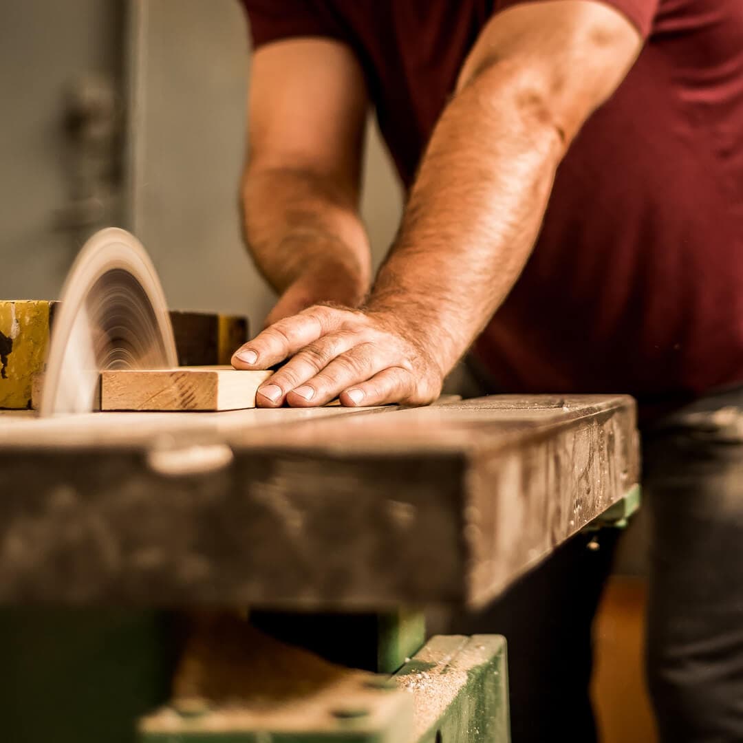 Tablón de madera cortado